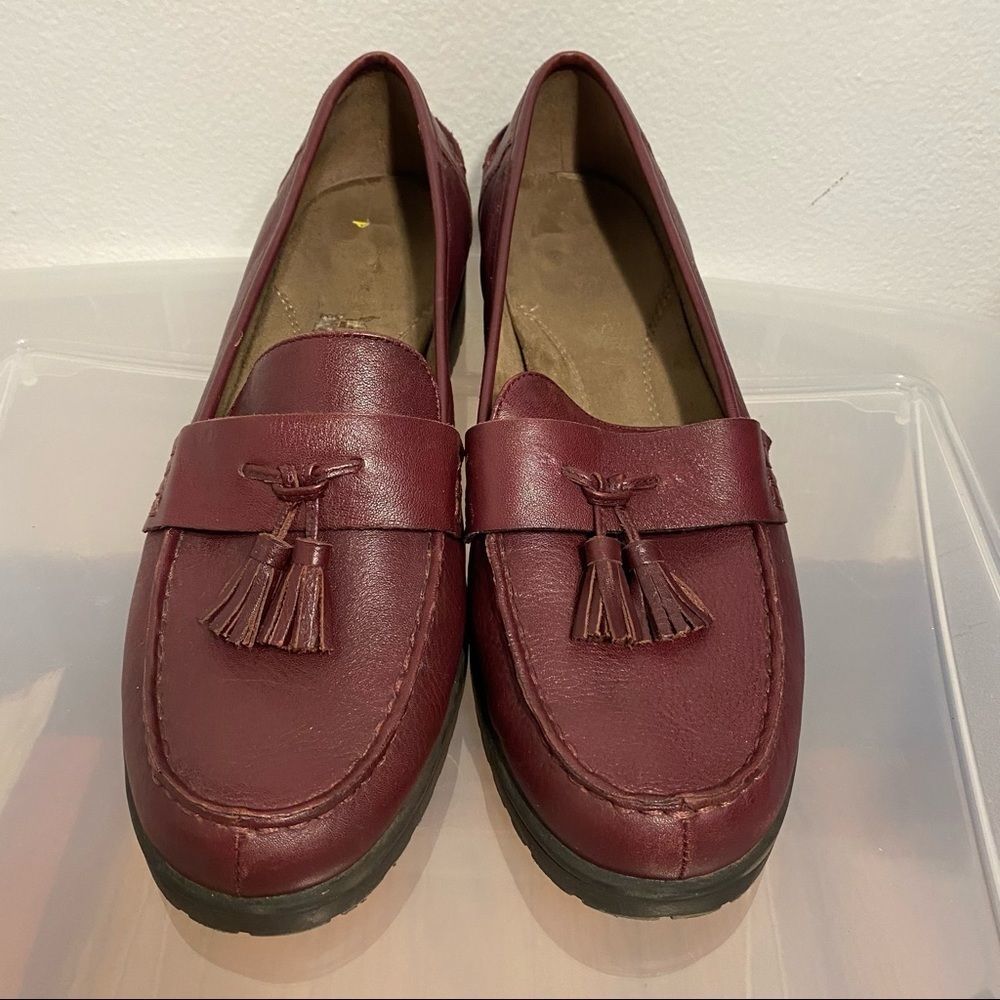 Vintage Aerosoles Red flat loafers with tassel